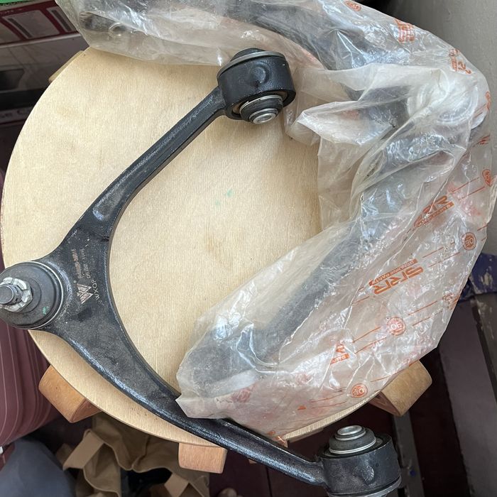 Продам верхный кривой рычаг