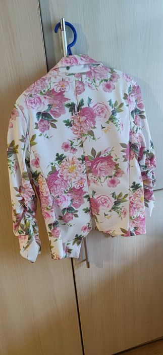 Дамско сако на рози