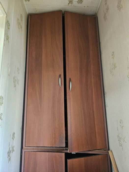 Срочно продаётся 2 шкафа для балкона плюс тумба