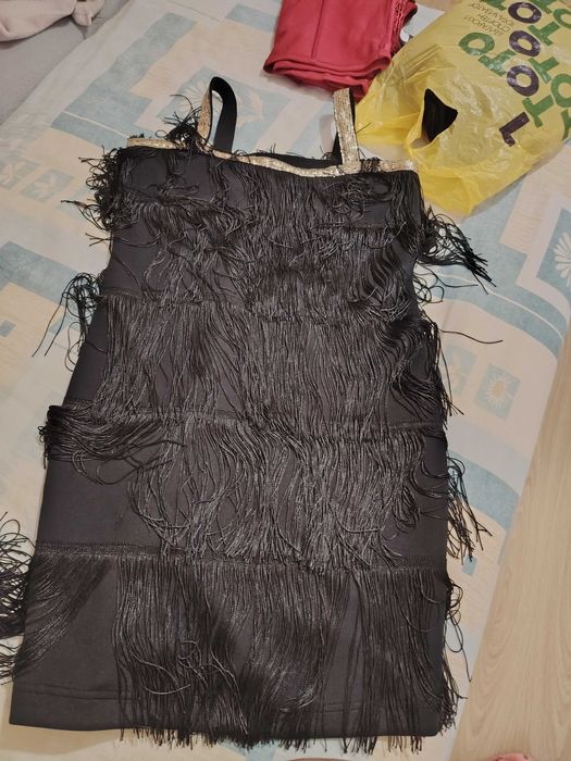 Къса черна рокля