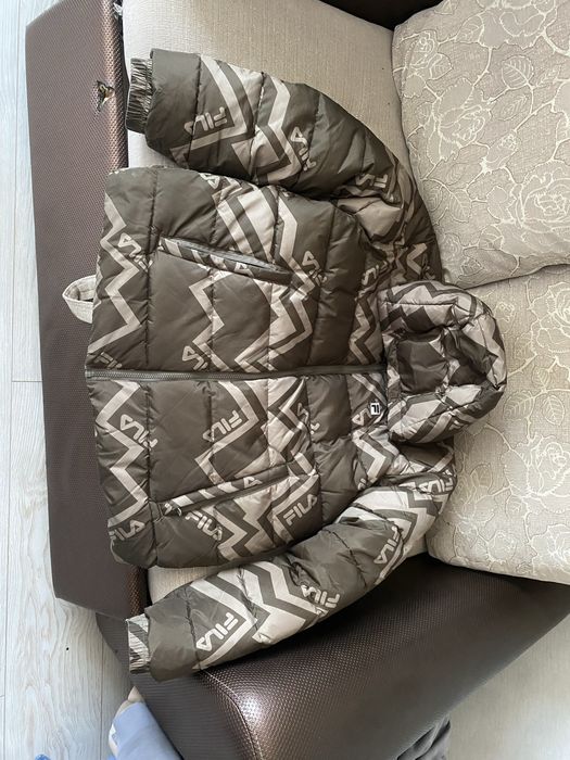 Продам куртку Fila