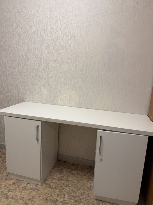 Стол со шкафом, полка