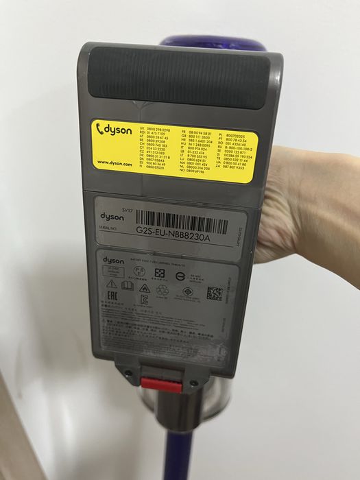 СРОЧНО ПРОДАМ пылесос dyson v11