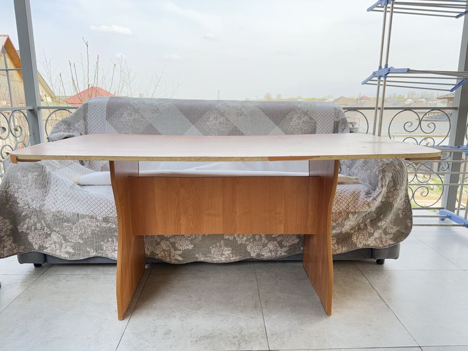 Кухонный стол