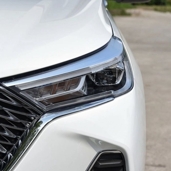 Стекло фары HAVAL M6