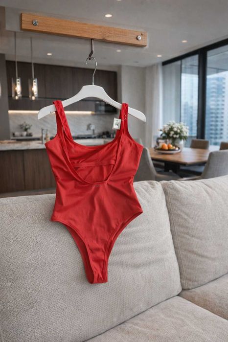 chanel цял бански в червен цвят с чантичка нов шанел топ