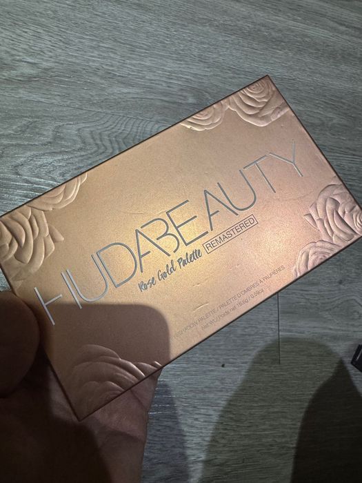 Тени для глаз Huda beauty