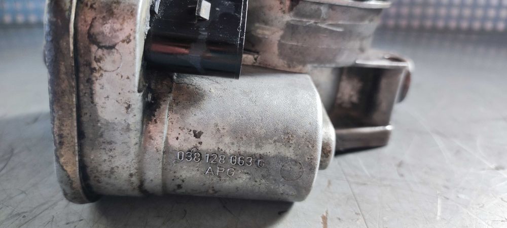 Clapeta acceleratie volkswagen vw golf 5 BKC cod 038128063G