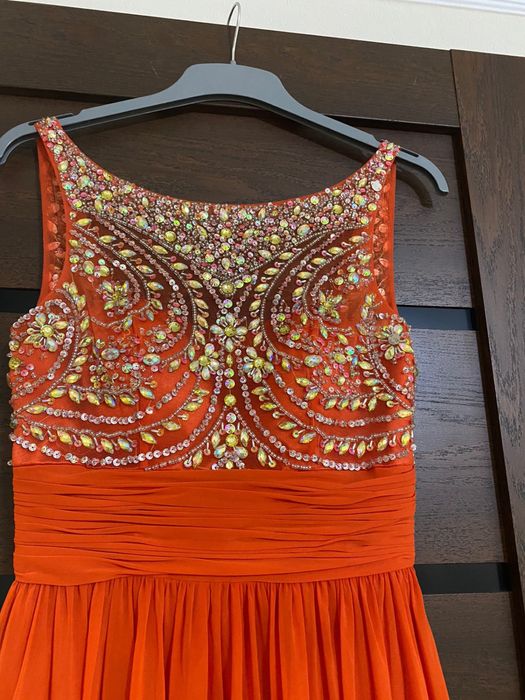 Вечернее платье