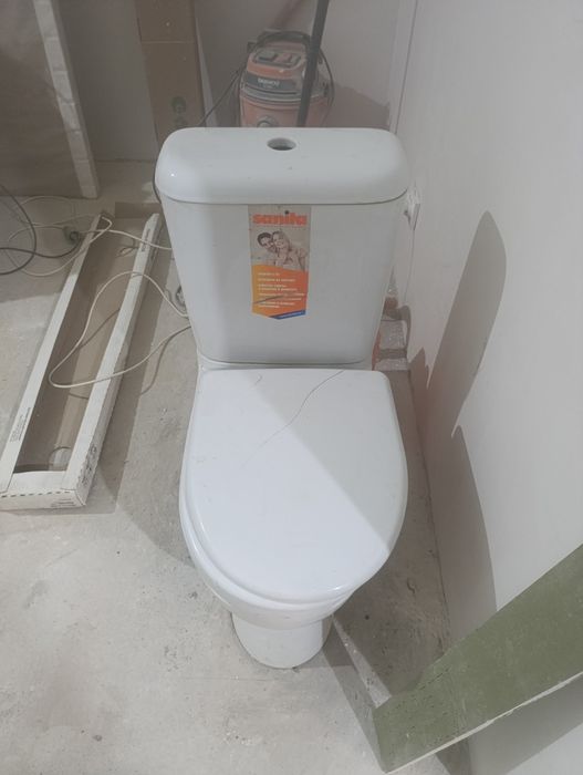 Продам унитаз б. У