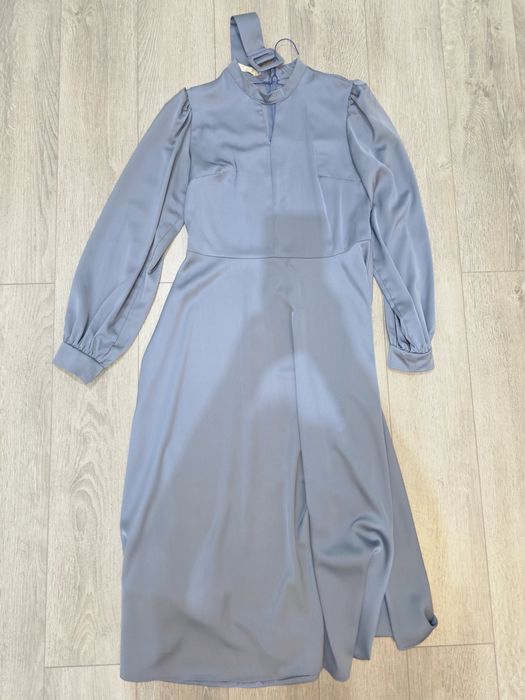 Костюмы и платья