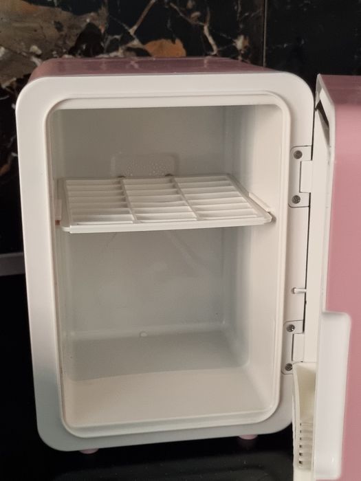 Mini frigider  cosmetice