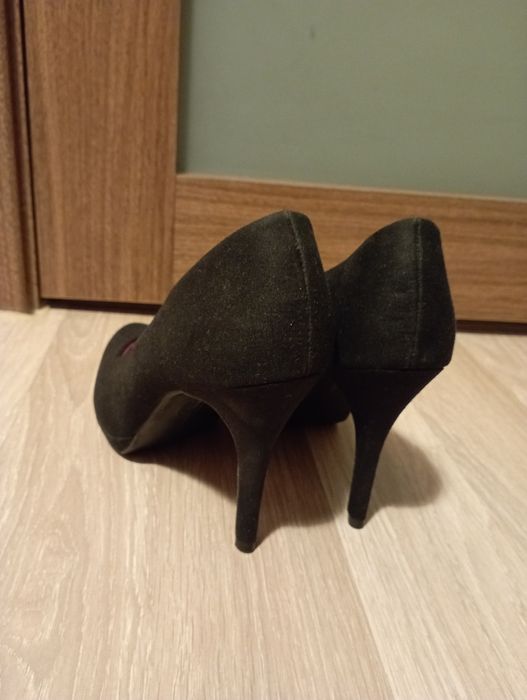 Pantofi negri cu toc Deichmann