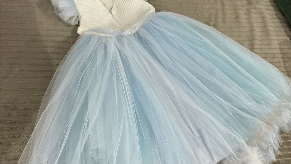 Платье праздничное на 6-7 лет