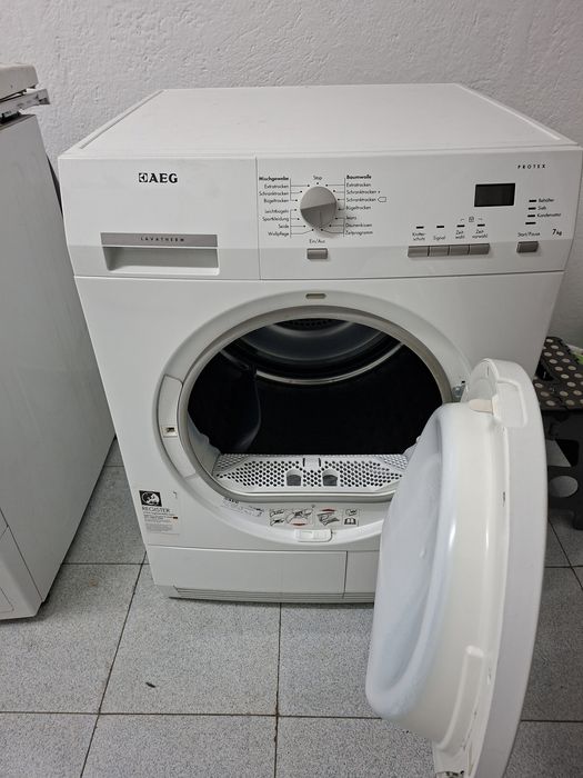 Продавам кондензна сушилня AEG Lavaterm