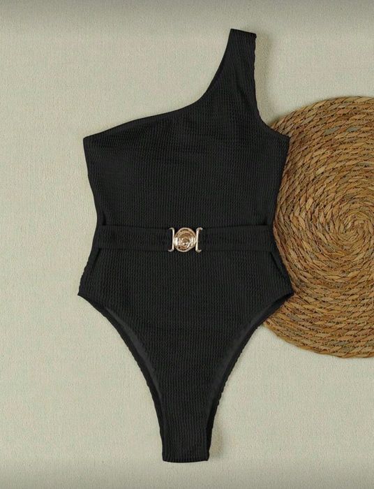 Цял черен бански