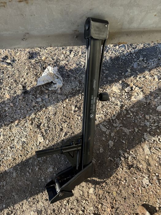 Домкрат от БМВ Е38