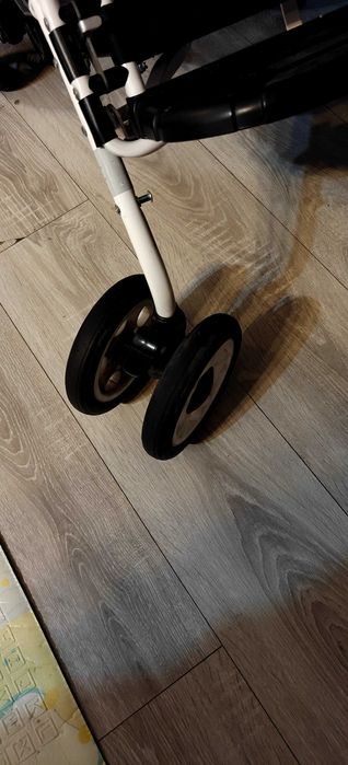 Cărucior pentru copii cu paralizie cerebrală