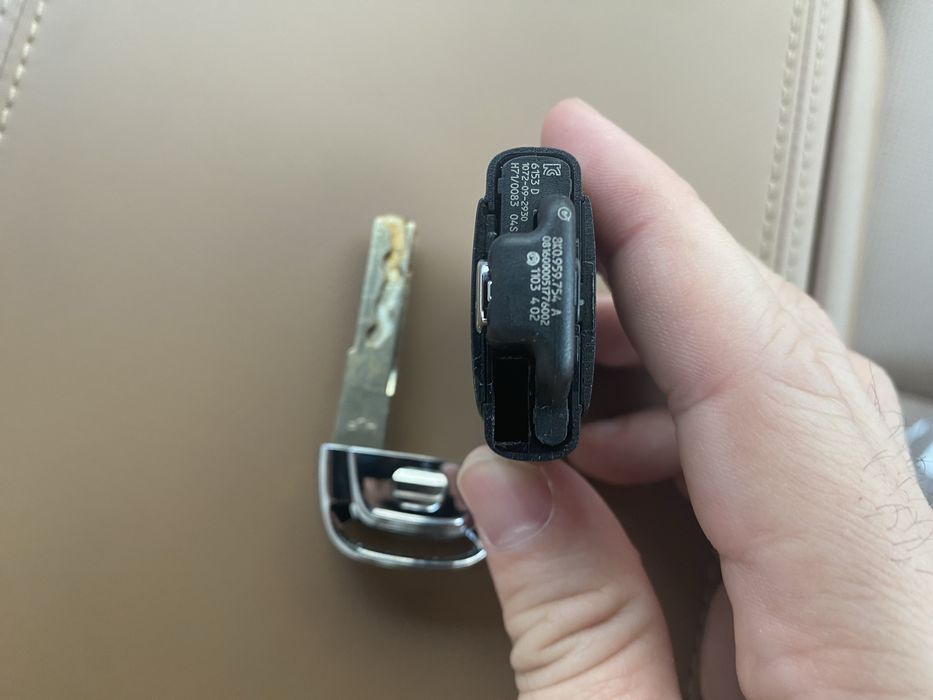 Оригинальный смарт-ключ на Audi