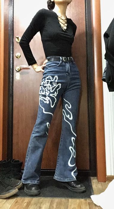 Кастомизированные джинсы клеш