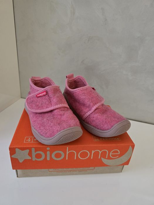 Два модела пантофки Biomehanics момиче, размер 25