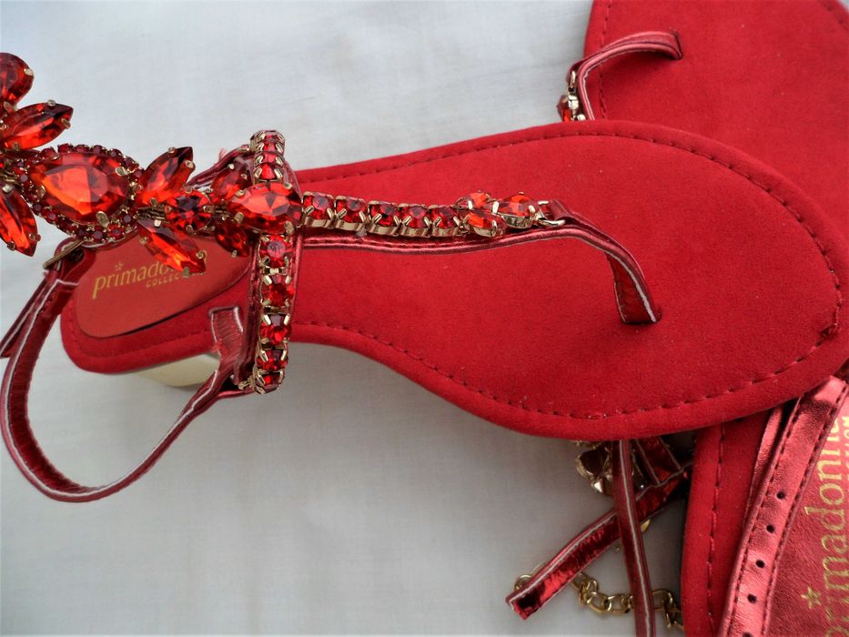 Sandale plate cu ornamente roșii Primadonna