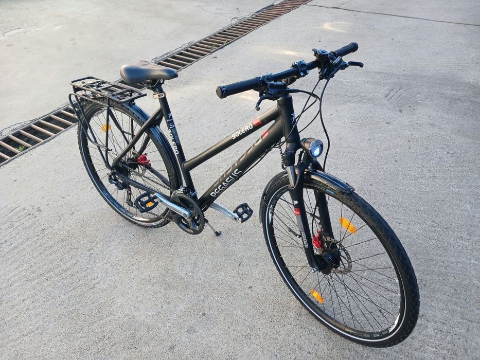 Vând bicicleta din aluminiu pentru damă