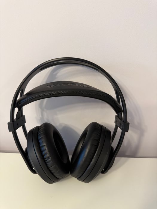 Микрофон Boya BY-PM700 и слушалки за аудиообработка