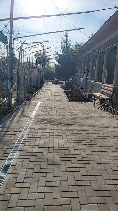 Vindem și montam pavaj