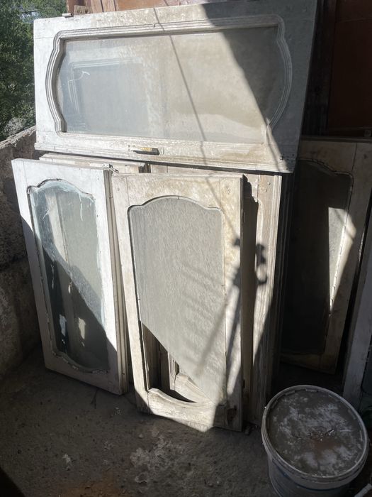 Шкаф, парта, стол отдам даром самовывоз