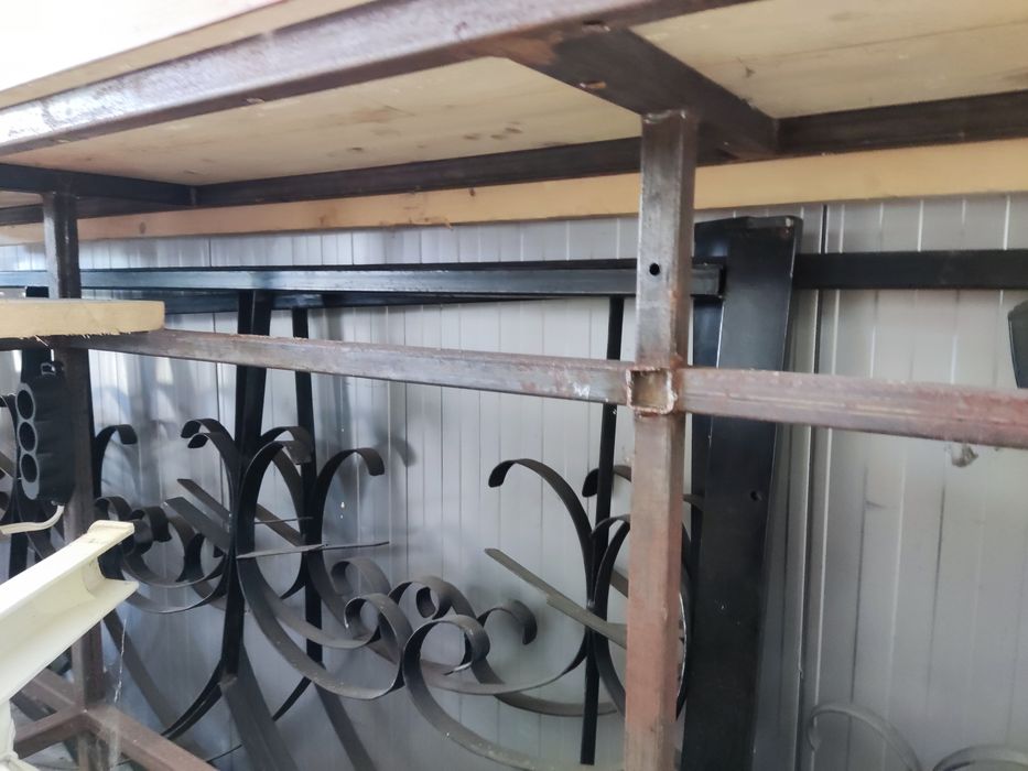 Метален Бар с дървен плот СПЕШНО