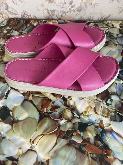 Продам новые кожанные шлепки