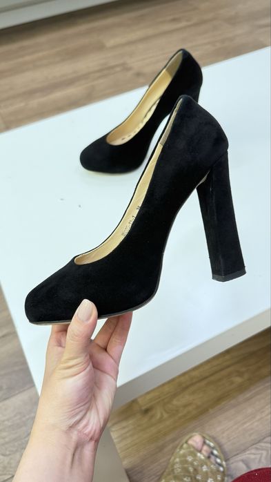 Продам две пары обуви 36 размер