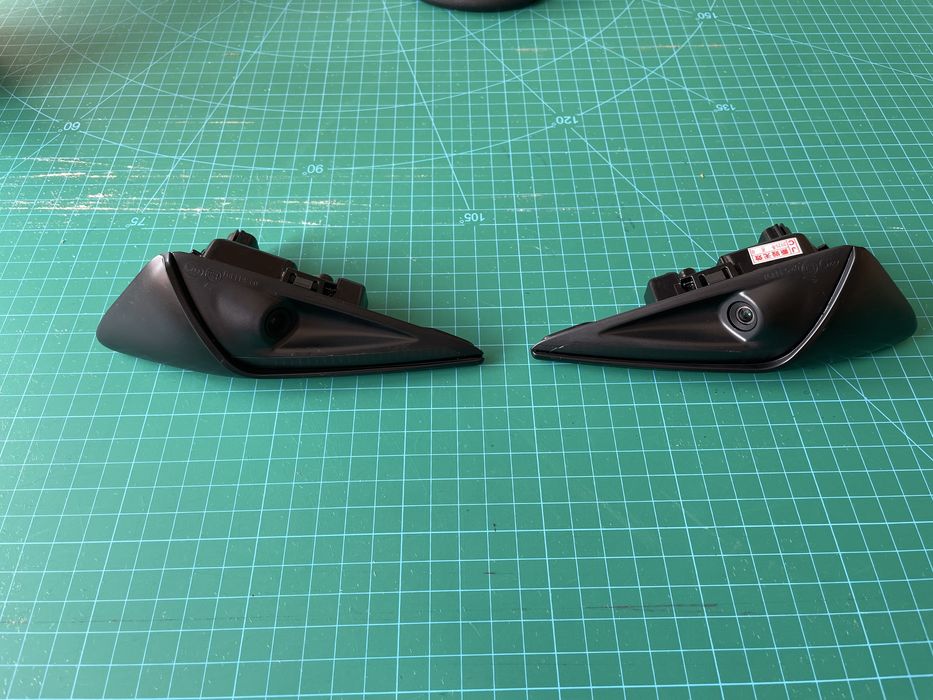 Тесла модел У камера