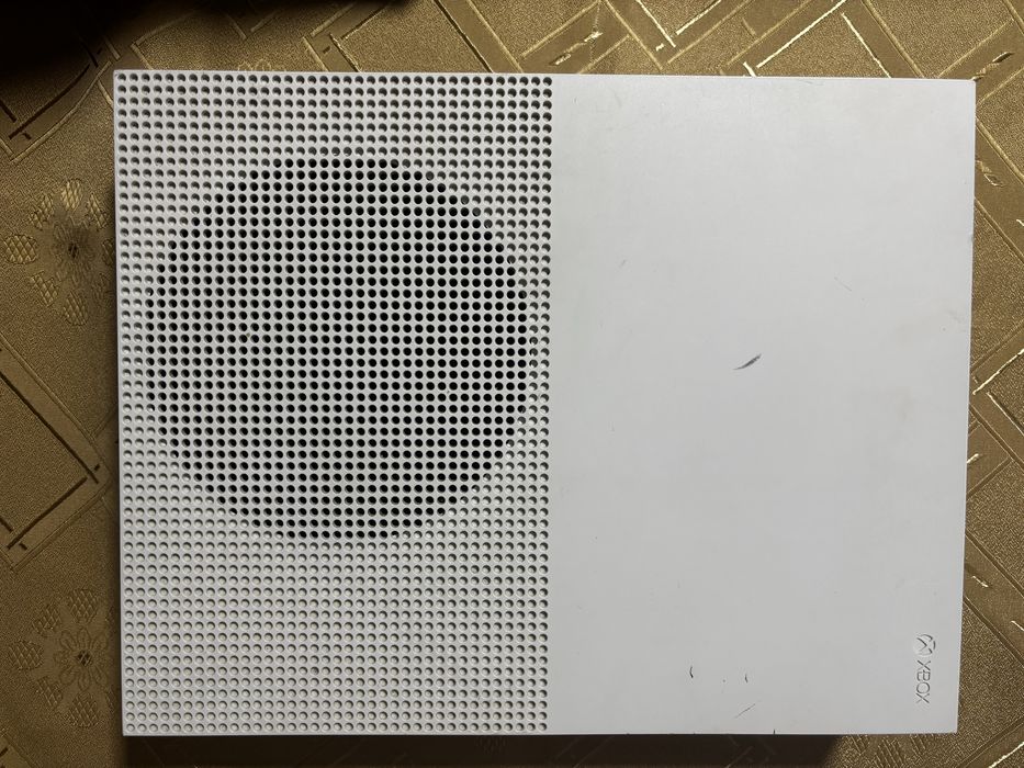 Xbox One S citiți descrierea