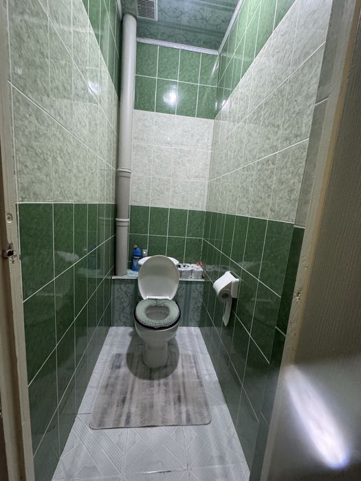 Srochno, 3 xonali kvartira sotiladi. M.Tarobiy kuchasi 109-uy, 4-xona