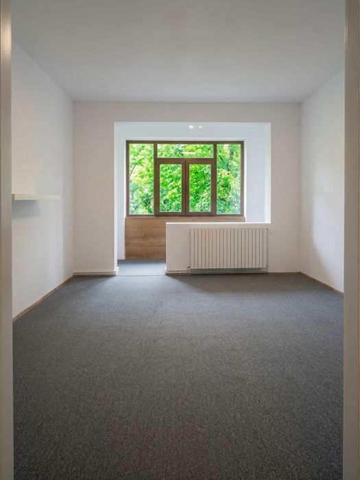 Închiriez apartament în Copou, 3 camere , la 2 minute de mers pe jos de Liceul Negruzzi.