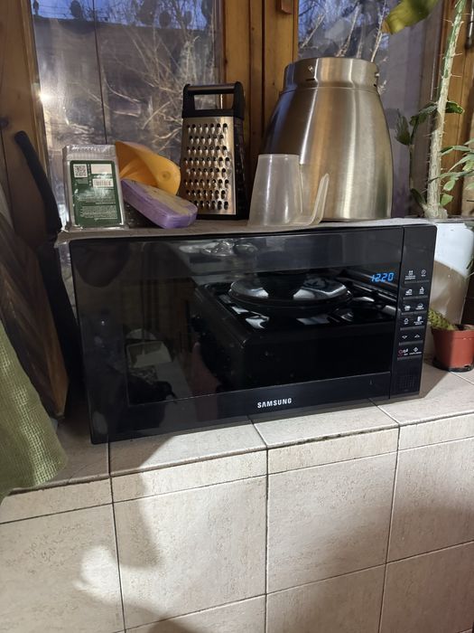 Продается микроволновка самсунг mikrovolnovka samsung ME88SU