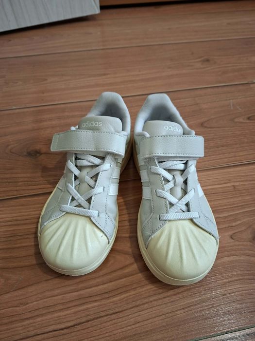 Детски маратонки Adidas Superstar,33 номер