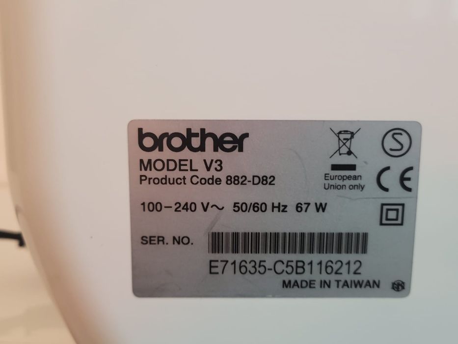 Brother Innov-is V3  maşină de brodat