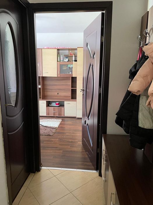Închiriez apartament cu două camere