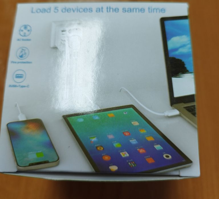 Универсален адаптер с 4 USB порта – Travel Adapter