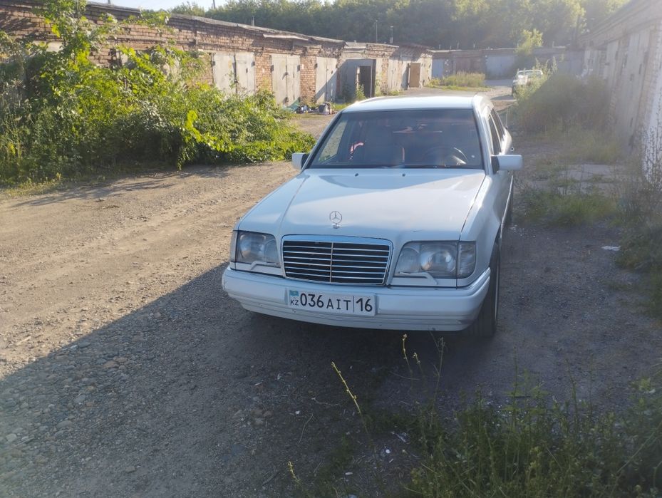 Продам Мерседес 124 е220