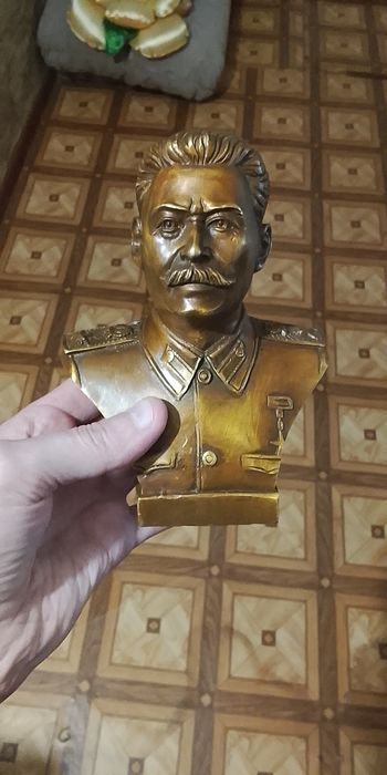Бюст знаменитый.
