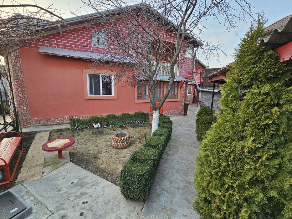 Vând casă în Strejnicu, central