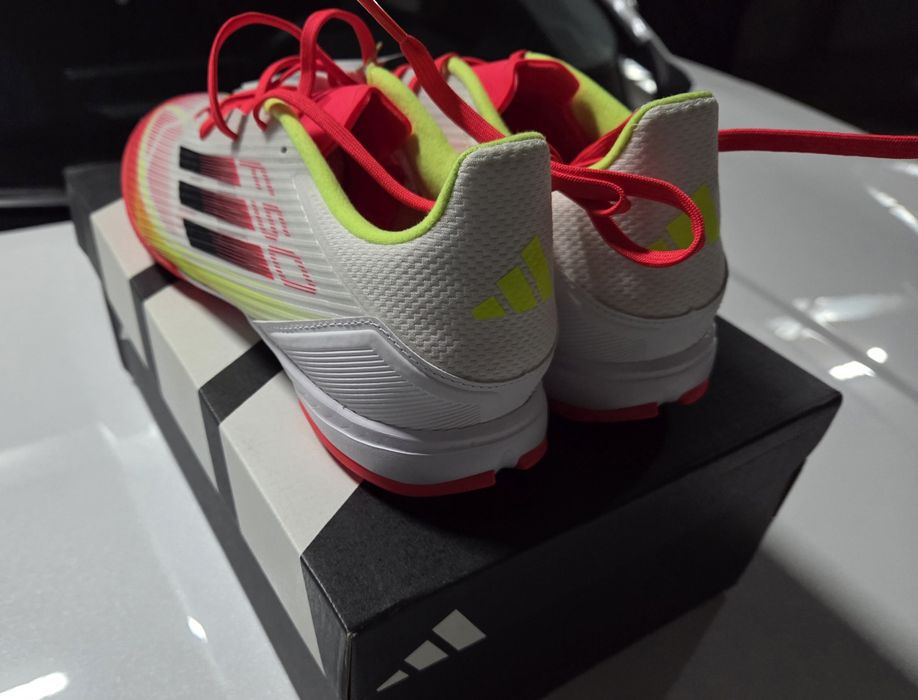 Футбольные бутсы ADIDAS