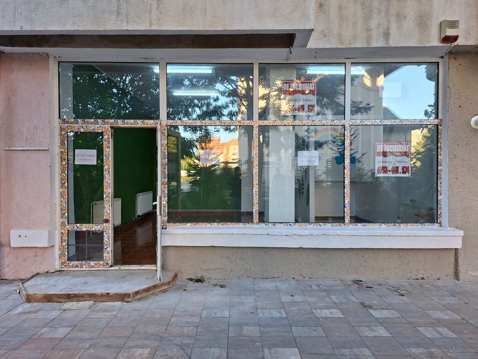 Spațiu comercial central de închiriat în Comănești