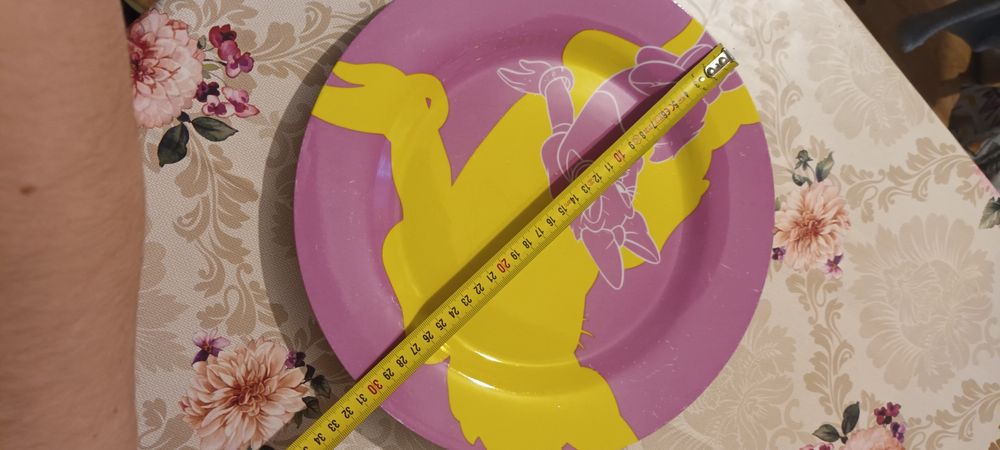 2 farfurii mari de pizza si vas tava de cuptor