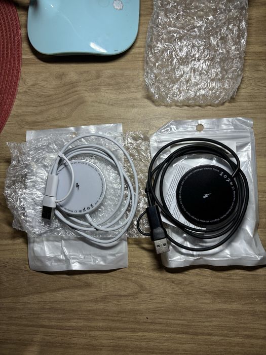 Încărcător wireless magnetic
