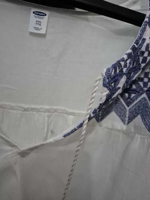 Bluza albă de bumbac cu broderie